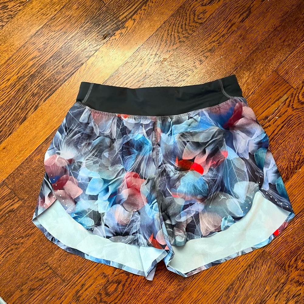 Lululemon floral fast and free shorts size 4